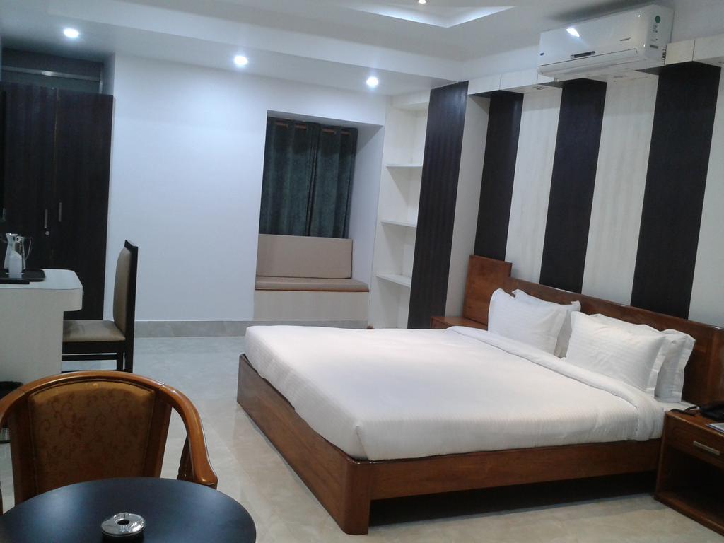 Hotel D' Sapphire Guwahati Bilik gambar
